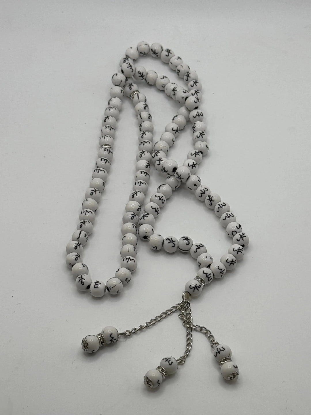 Tasbih Gebetskette – Weiß mit Schwarzer Allah-Schrift